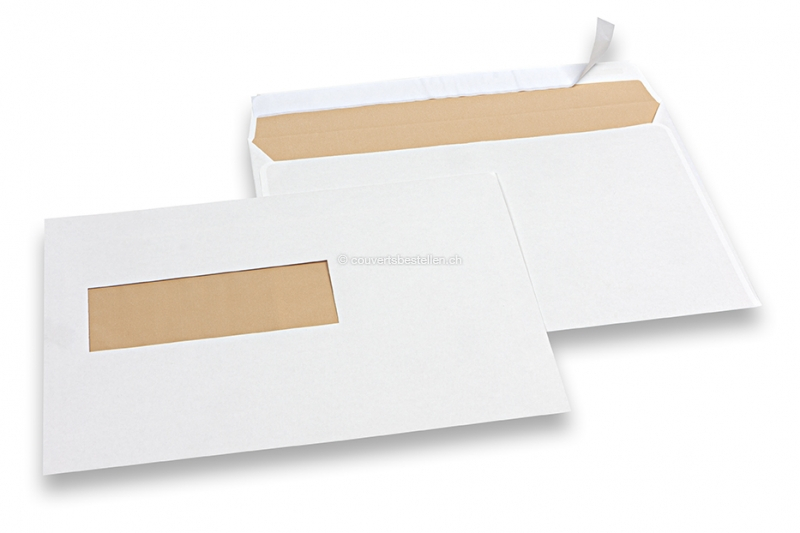 Fenstercouverts cremeweiss, 156 x 220 mm (EA5), Fenster links 40 x 110 mm, Fensterposition 20 mm von Links und 66 mm von unten, 90 Gramm, ca. 7 Gramm pro Stück